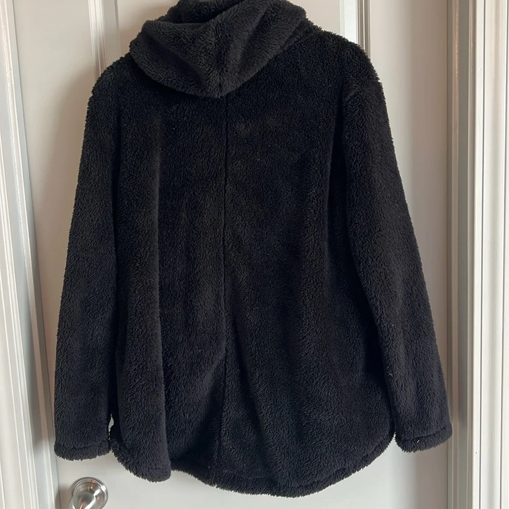 NWOT Lightweight hooded fleece with buttons